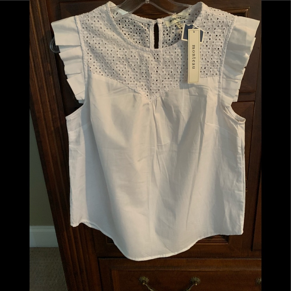 NWT junior med. white & eyelet flutter sleeve top
